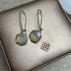 Kendra Scott Davis Gold Drop Earrings in Iridescent Opalite